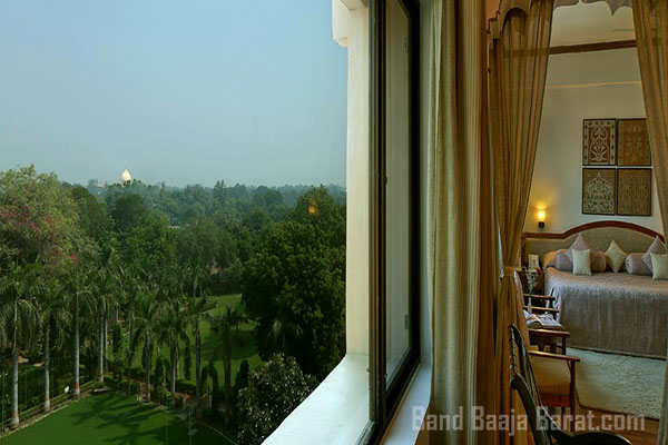 hotel clarks shiraz tajmahal view