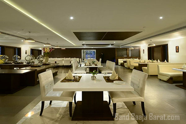 Dining area in Hotel The Taj Vilas Agra