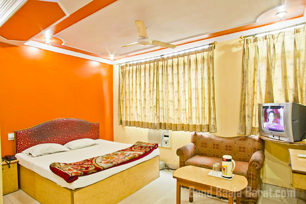 anand palace bedroom