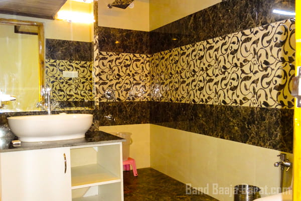 hotel himalayan escape washroom space