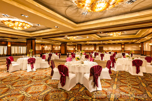 Taj hotel dining table