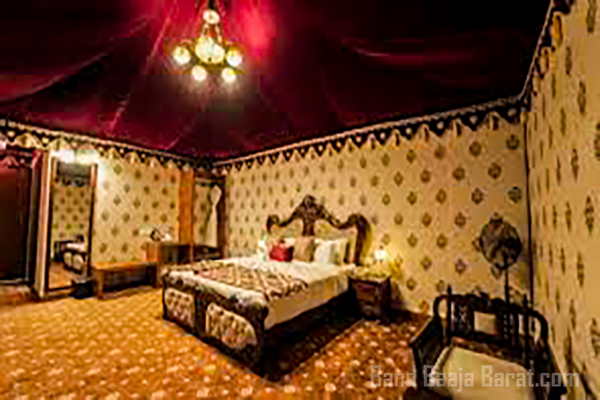 Chandra Palace bedroom
