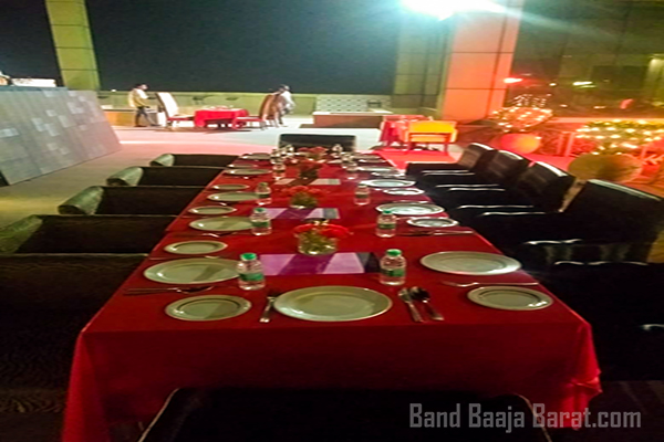 Radisson Blu Hotel MBD dining table