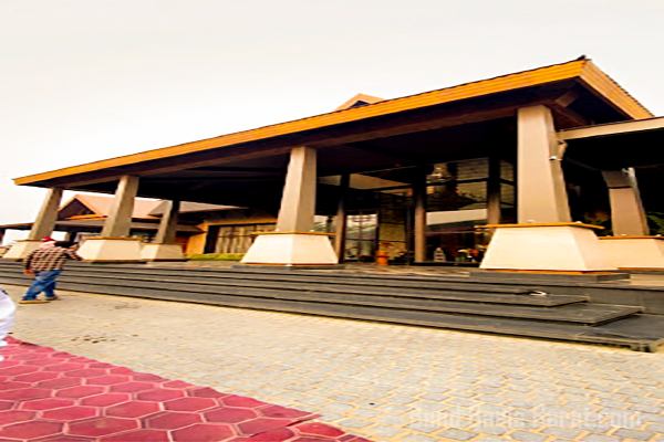 Golden Western Villa book online