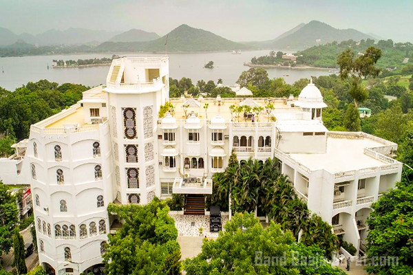 Hotel hilltop palace in udaipur