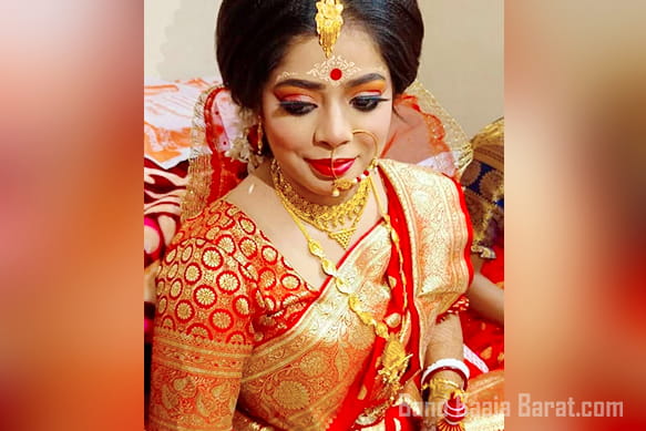 Mou Chakraborty makeup artist eye makeup