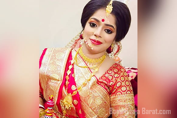 Mou Chakraborty makeup artist traditional makeup look