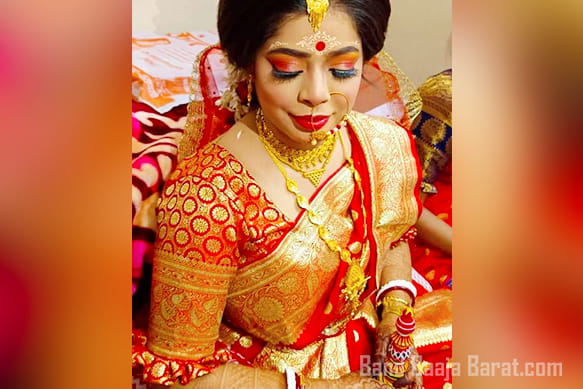 Mou Chakraborty makeup artist in varanasi