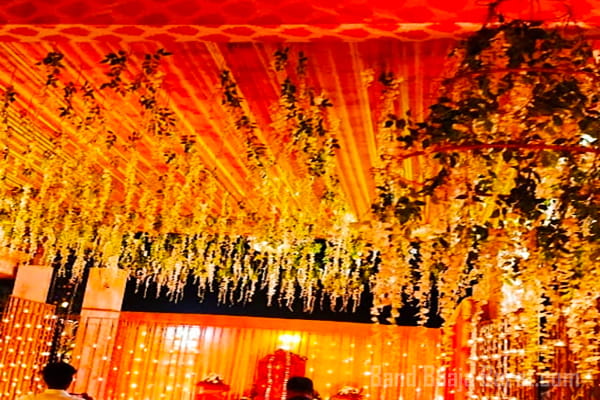 floral decor by Riwaaz Event