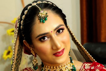 Bridal makeup by Gunjan Gupta