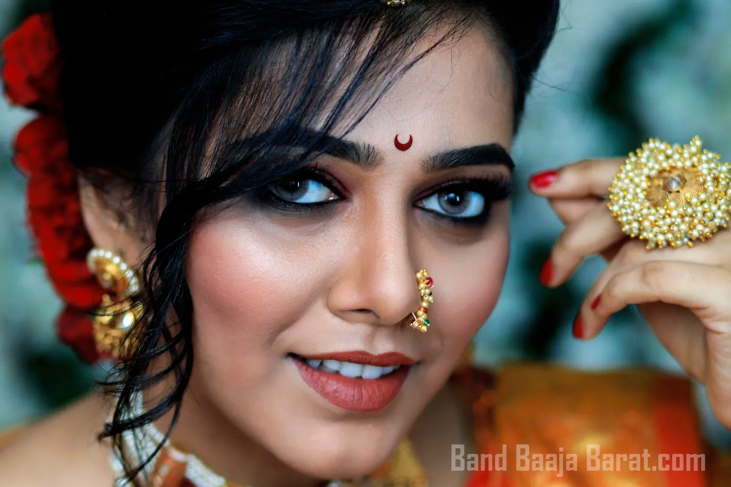 Wow Makeup Artist Reena navi image