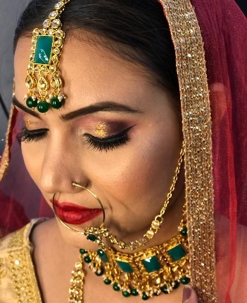 makeup by priyanka sharma Sector 74 noida