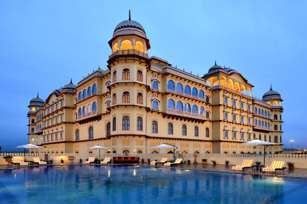 noormahal palace hotel sector 32 karnal