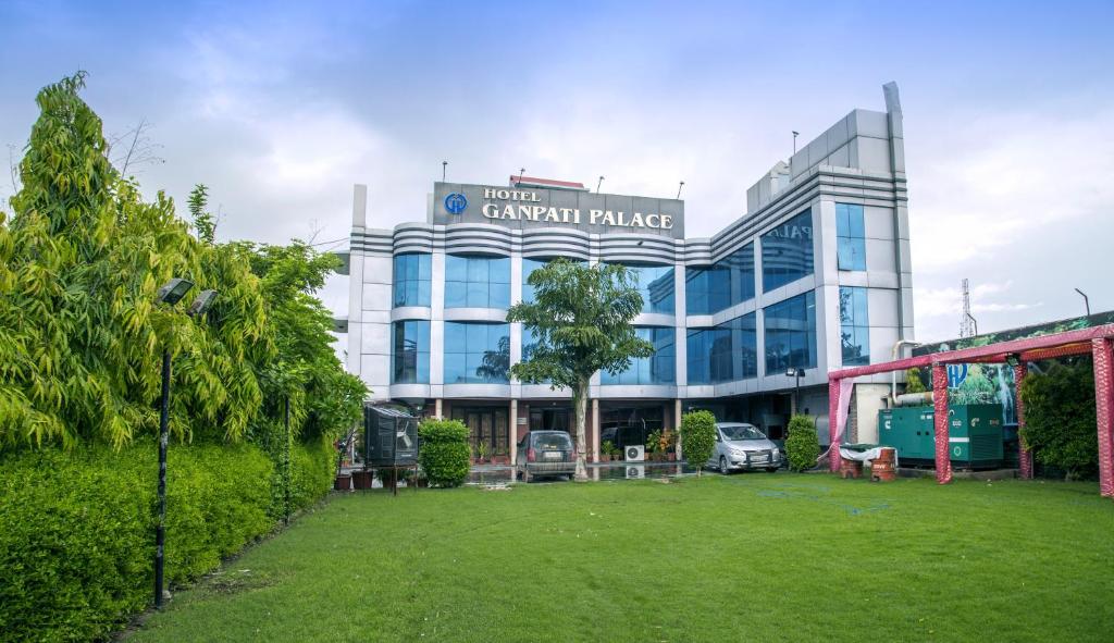 hotel-ganpati-palace-manoharpura-mathura 