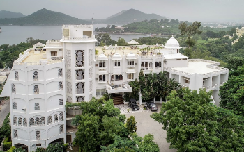 hotel hilltop palace fatehsagar udaipur