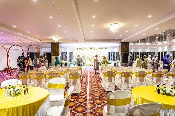town plaza banquets camp pune
