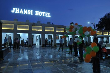 jhansi hotel civil lines jhansi