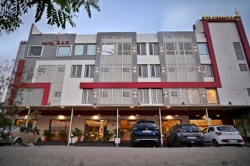 tgi insignia hotel ganesh nagar bhopal